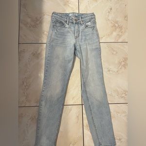 Super Light Wash Old Navy Power straight Leg Jeans (read desc)